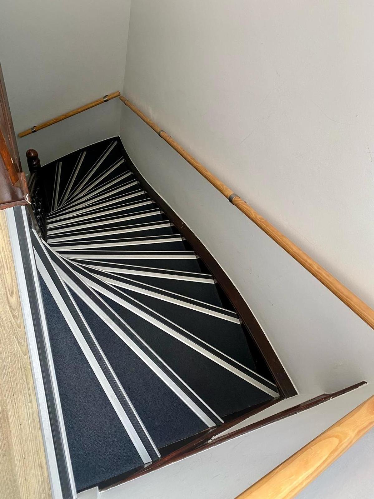 Rotterdam Inn Bagian luar foto